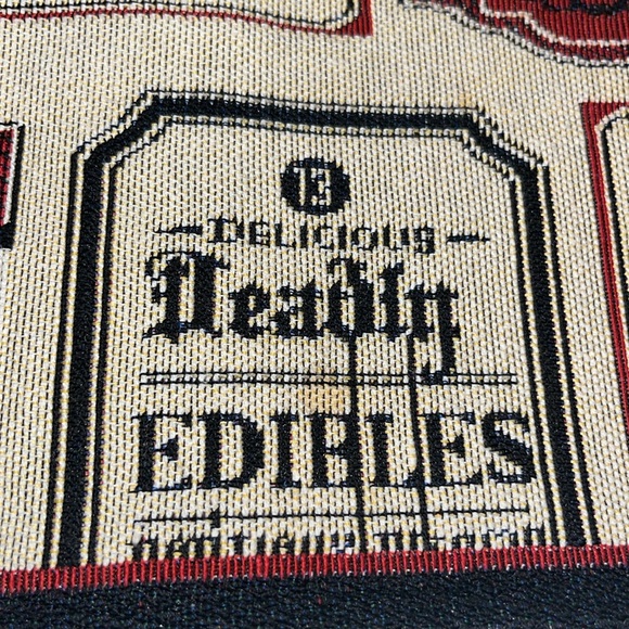 Midnight market Halloween table runner - Picture 6 of 11